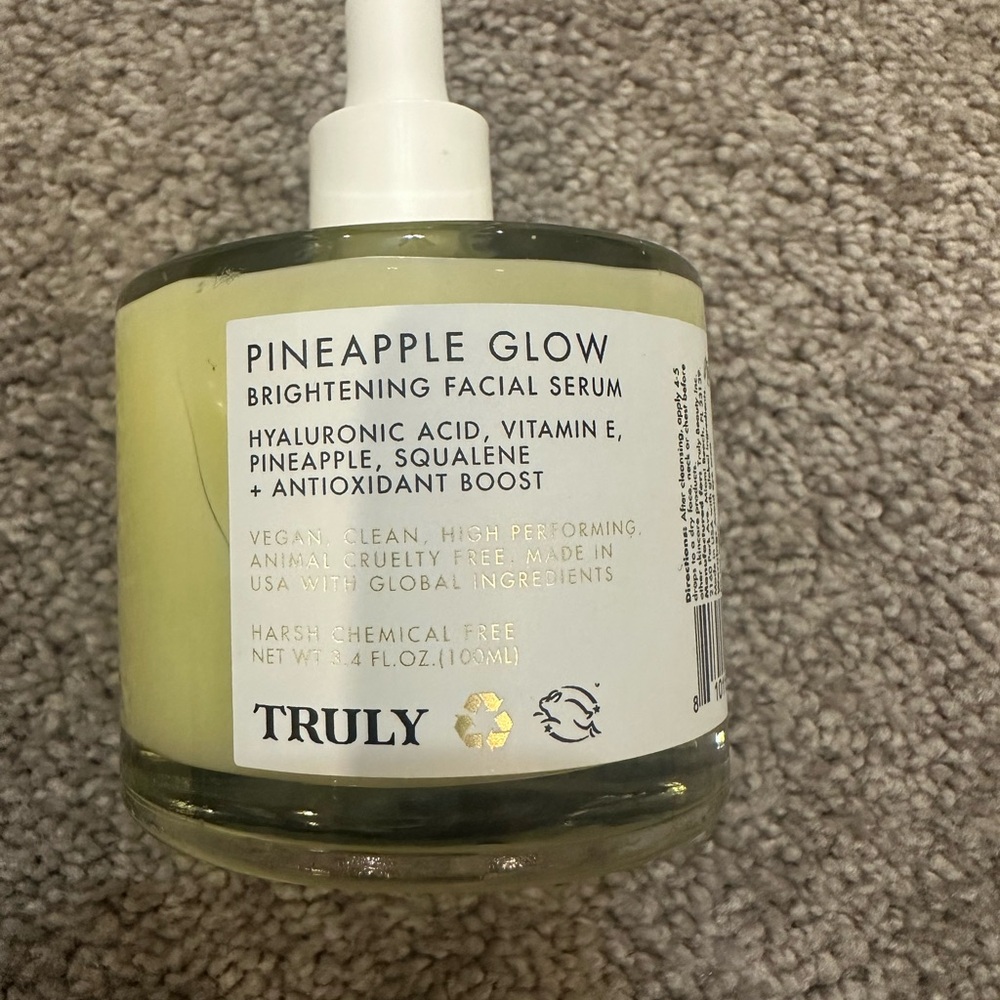 TRULY Pineapple Glow Brightening Facial Serum - Light Yellow